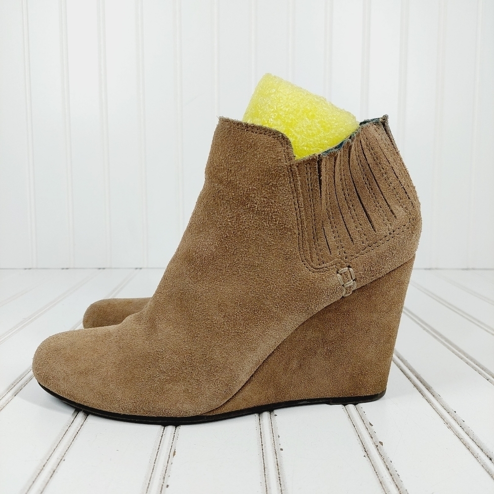 Dolce Vita Gwynn Tan Suede Leather Elastic Gore Wedge Heel Ankle Boots D740